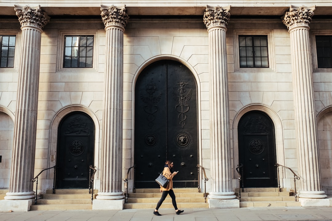 découvrez tout sur les services bancaires, les comptes, les prêts et la gestion financière pour mieux gérer votre argent avec une banque fiable.