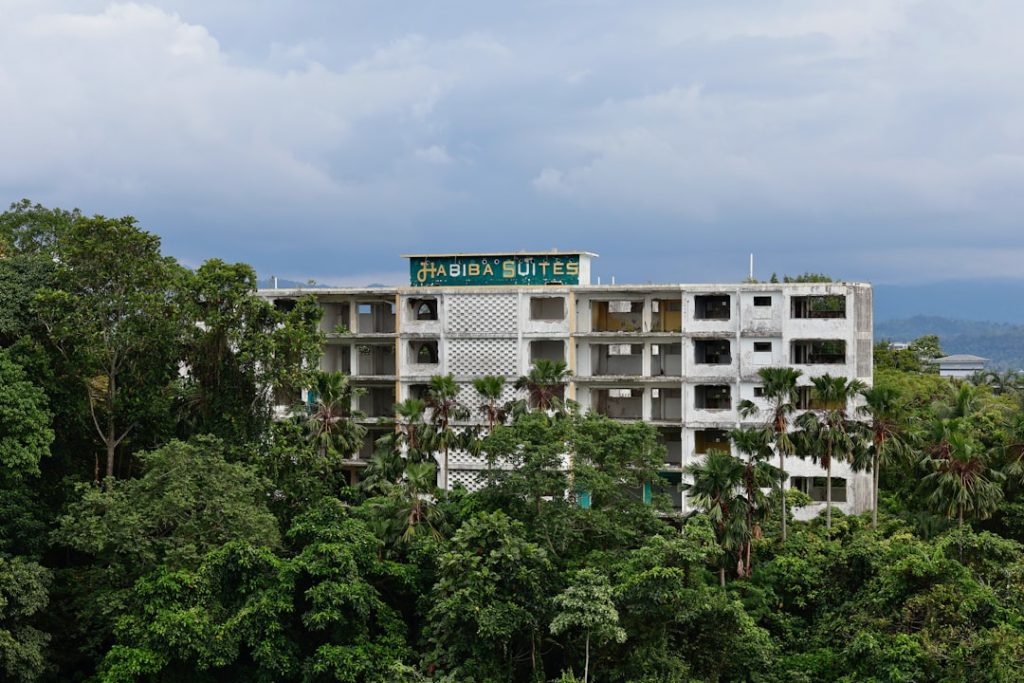 obtenez votre certificat d'hébergement facilement et rapidement. ce document officiel atteste de votre lieu de résidence temporaire ou permanente, requis pour diverses démarches administratives.