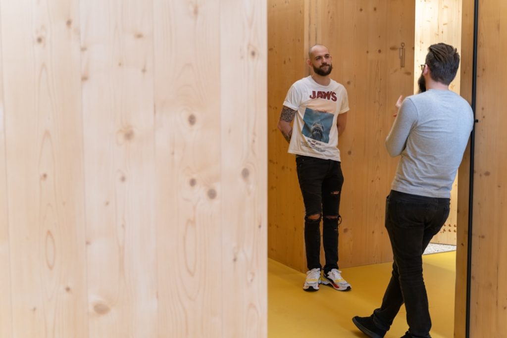 découvrez les meilleures pratiques et outils pour optimiser la communication interne au sein de votre entreprise, renforcer la cohésion d'équipe et améliorer la productivité.