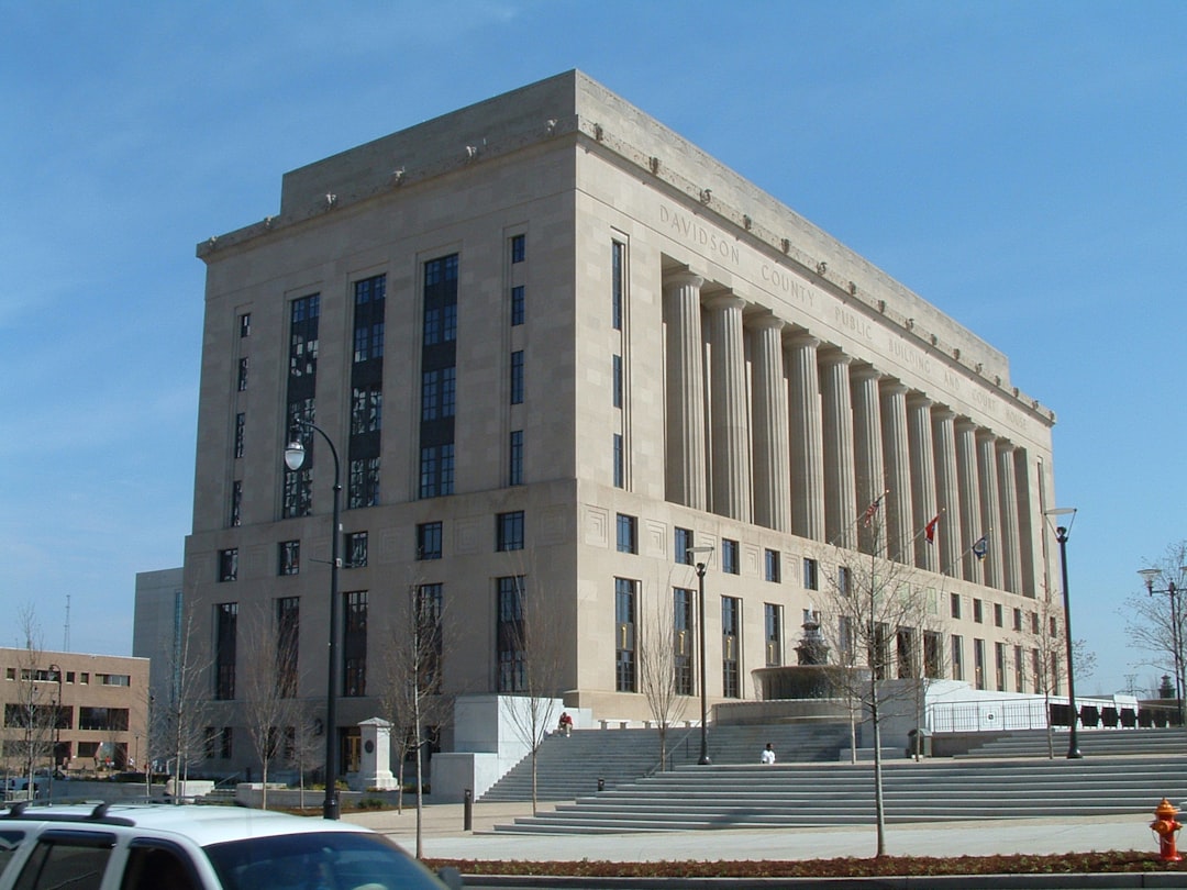 découvrez l'organisation des tribunaux judiciaires, leurs fonctions, et leur rôle dans le système judiciaire pour garantir la justice et l'application des lois.