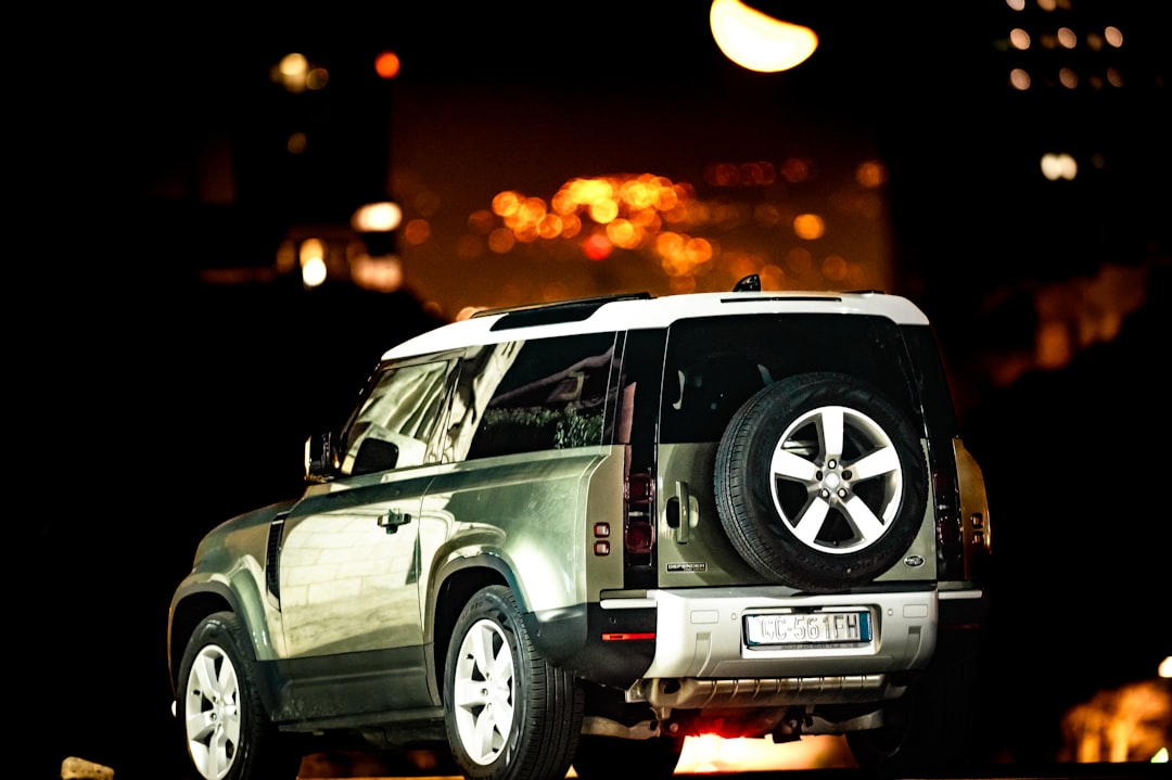 découvrez le rôle essentiel d'un avocat commis d'office, garant de la défense des droits des personnes sans ressources dans le système judiciaire.