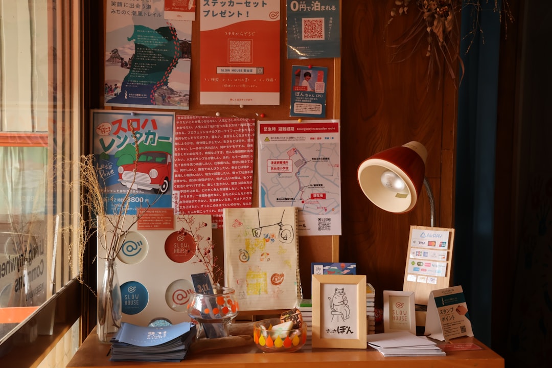 découvrez nos solutions professionnelles pour un bureau d'accueil efficace et accueillant, parfait pour impressionner vos visiteurs dès leur entrée.