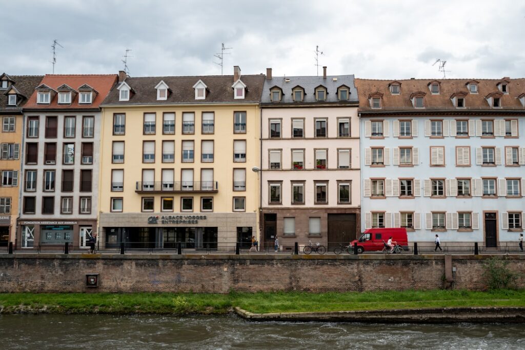 découvrez quels quartiers de strasbourg il vaut mieux éviter pour assurer votre sécurité et profiter pleinement de votre séjour en toute tranquillité.
