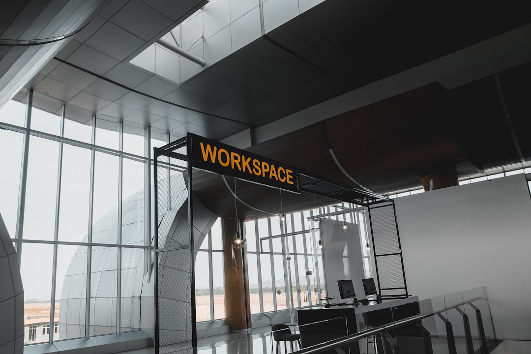 optimisez votre espace de travail pour améliorer la productivité et le confort grâce à des solutions innovantes et efficaces.