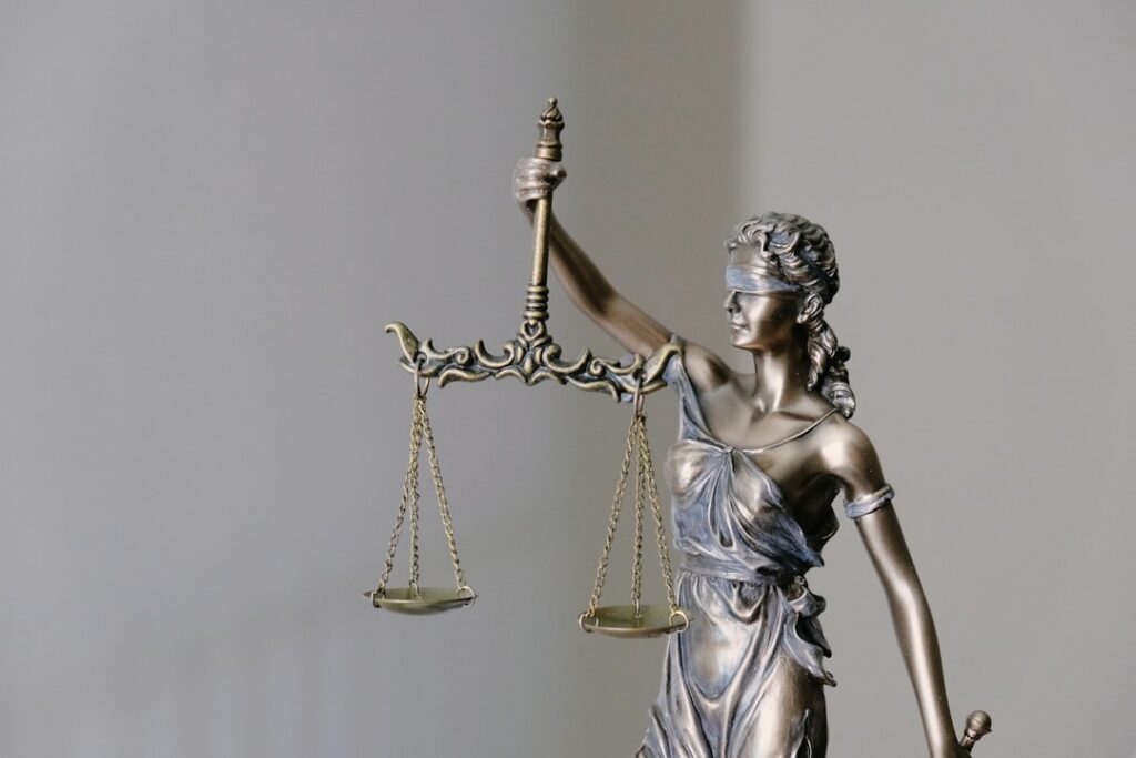 découvrez les principes essentiels du droit des successions, incluant les règles d'héritage, les testaments, et la gestion des biens après un décès.