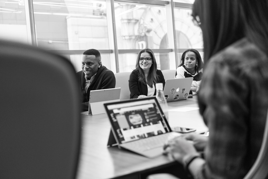 optimisez votre communication interne pour améliorer la collaboration, renforcer l'engagement des employés et augmenter la productivité au sein de votre organisation.
