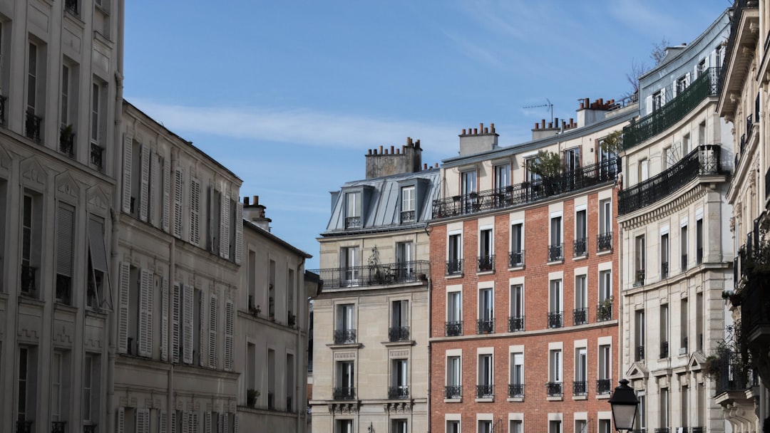 découvrez les quartiers de lyon à éviter pour un séjour en toute tranquillité et profitez pleinement de votre visite en connaissant les zones moins recommandées.
