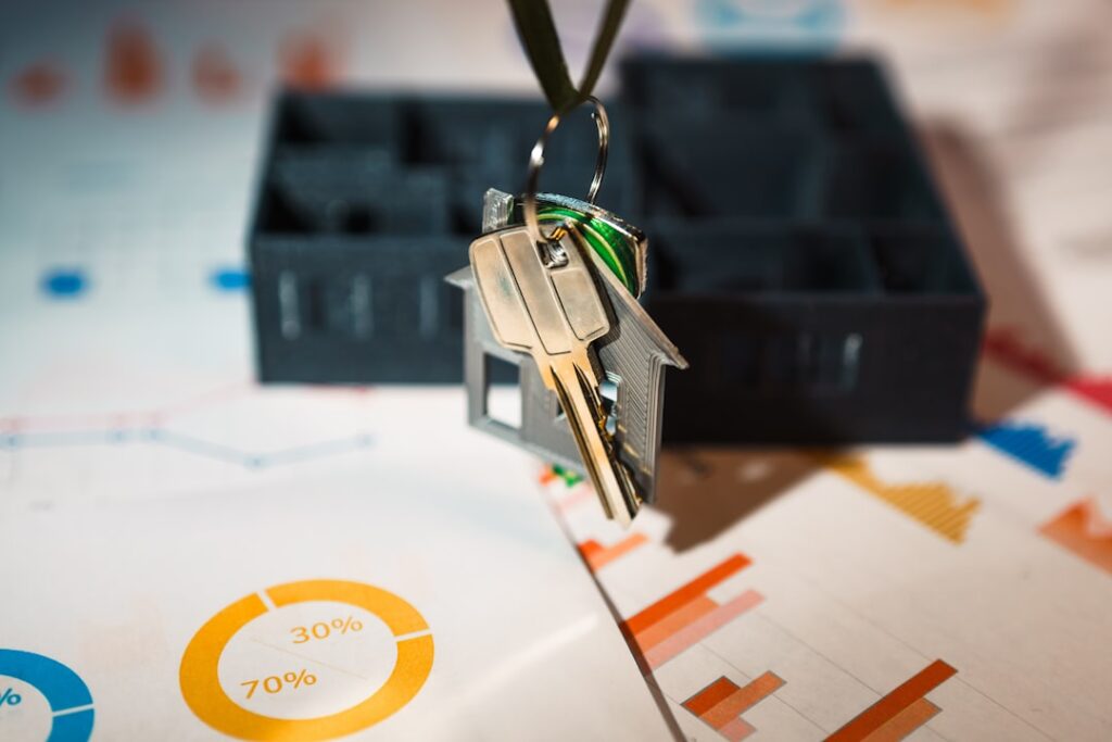 découvrez le processus d'enchères immobilières, ses étapes clés et conseils pour réussir votre acquisition de bien immobilier en toute confiance.